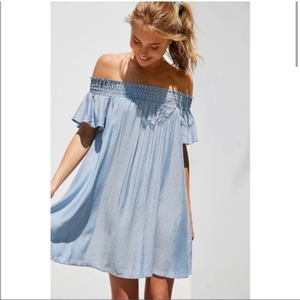 Alice‎ & UO Hermione denim off the shoulders dress